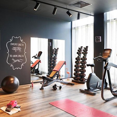 Отель Moxy Edinburgh Airport Инглистон Экстерьер фото