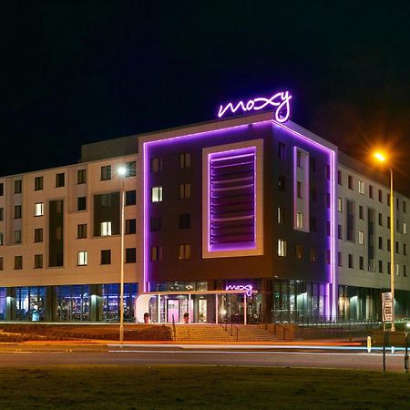 Отель Moxy Edinburgh Airport Инглистон Экстерьер фото