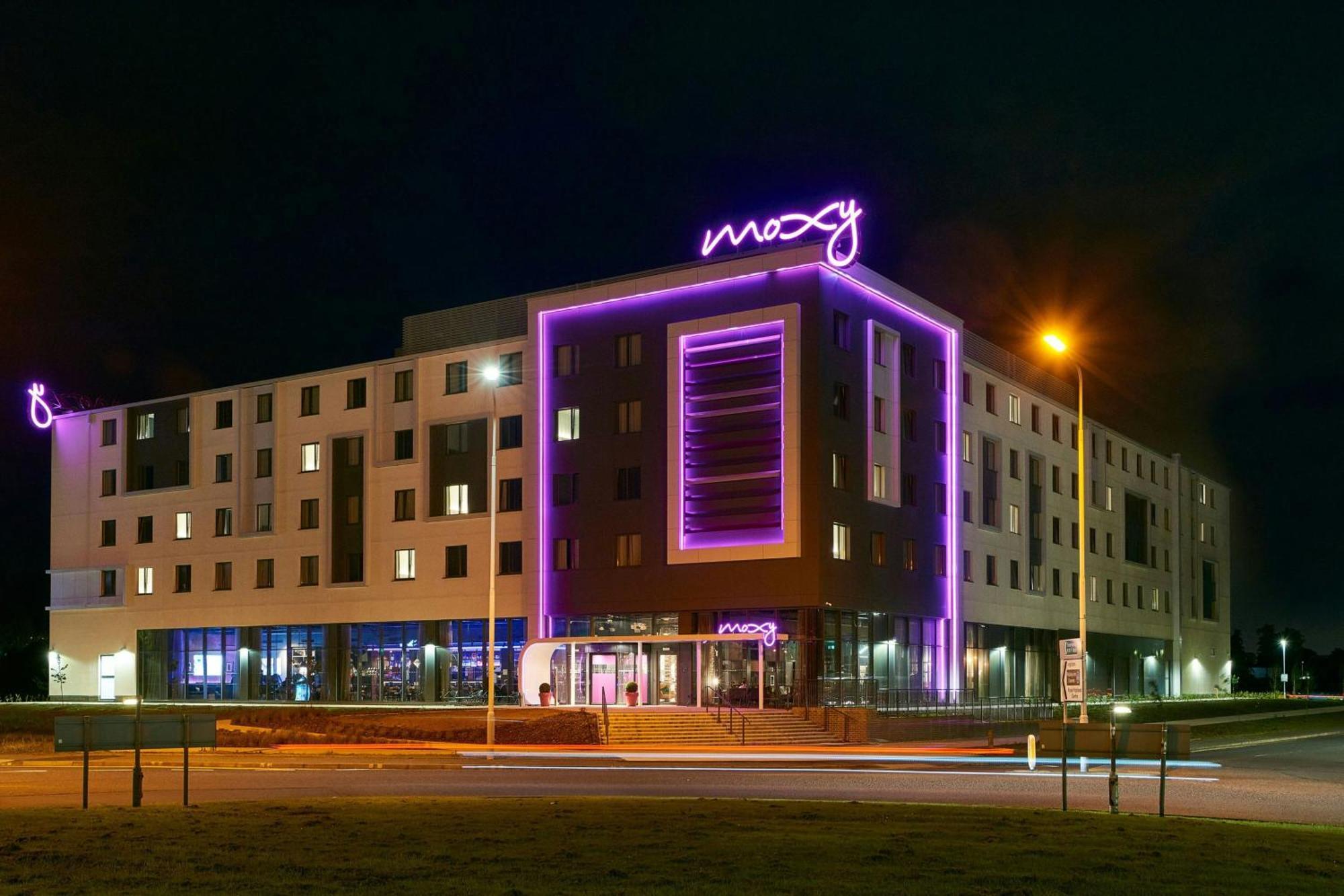 Отель Moxy Edinburgh Airport Инглистон Экстерьер фото