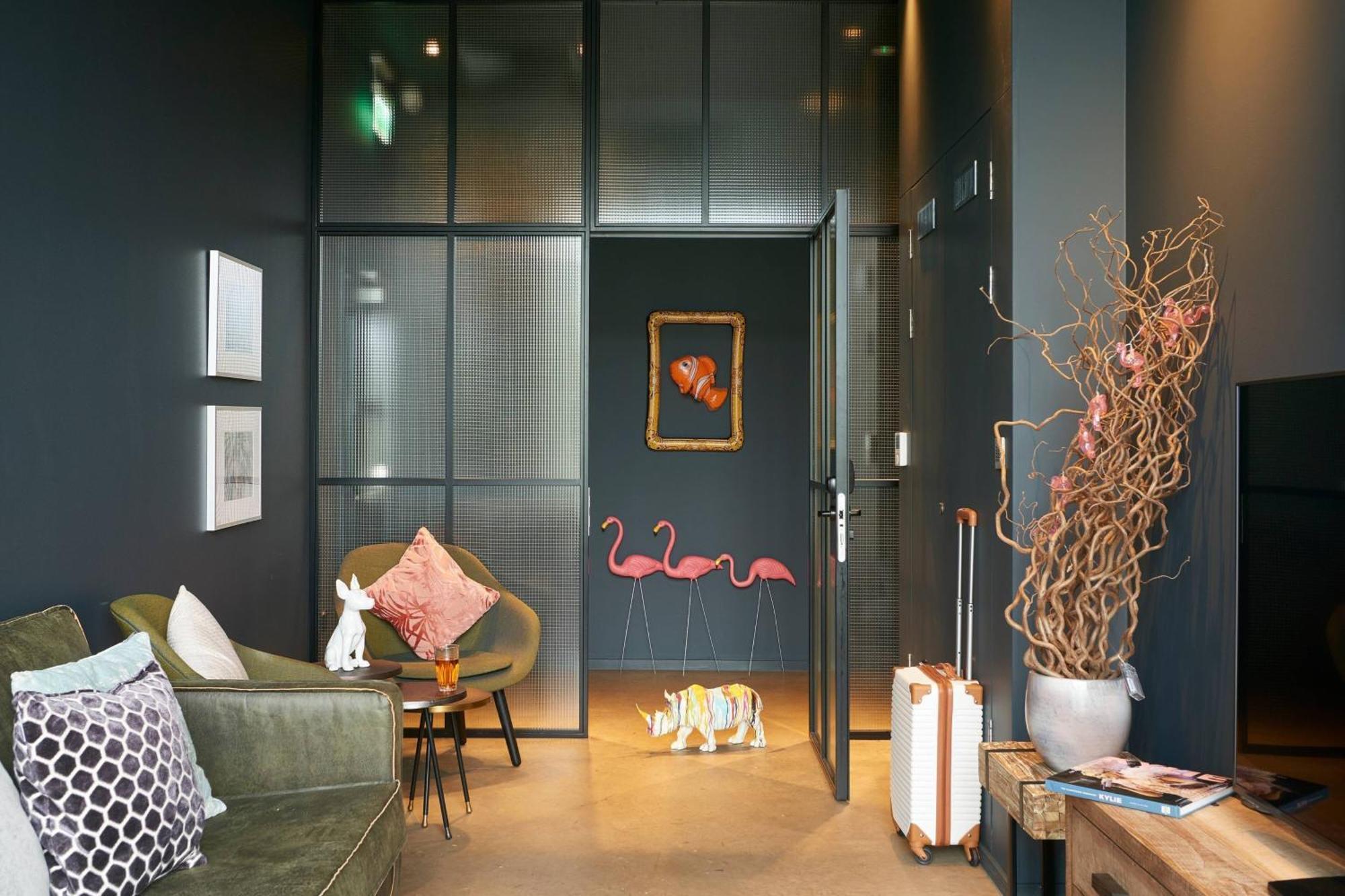 Отель Moxy Edinburgh Airport Инглистон Экстерьер фото