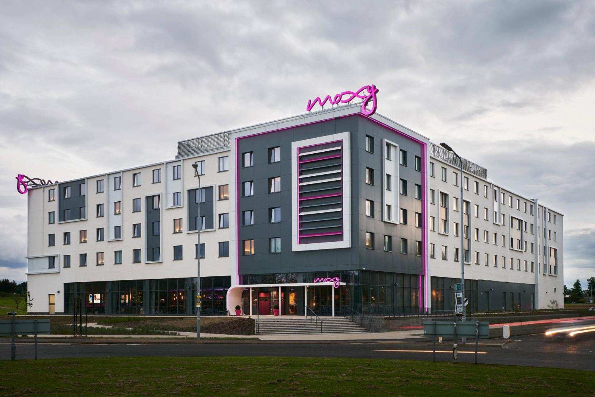 Отель Moxy Edinburgh Airport Инглистон Экстерьер фото