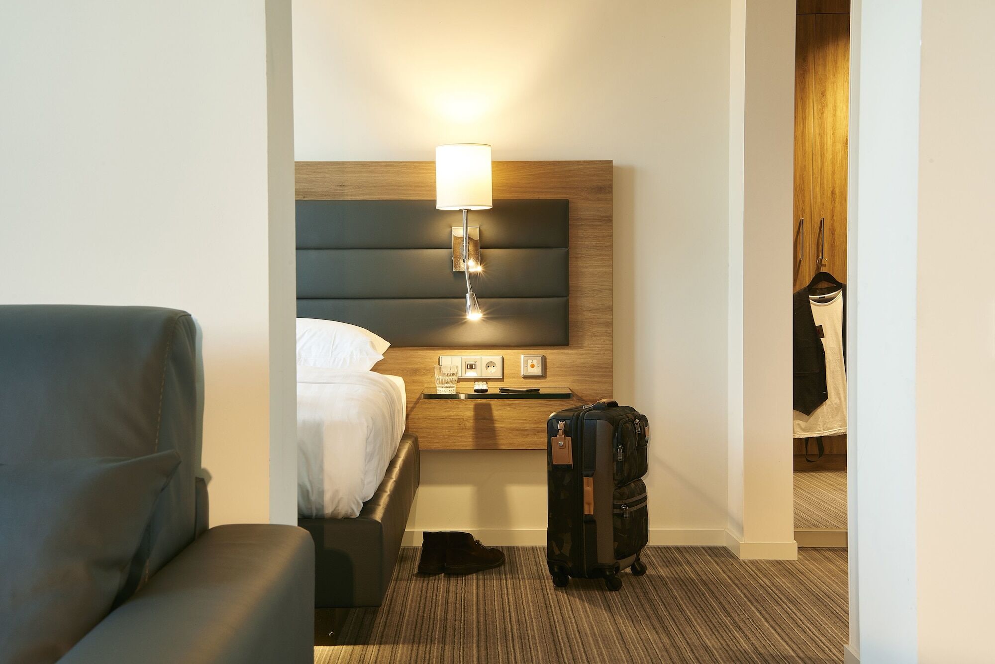 Отель Moxy Edinburgh Airport Инглистон Экстерьер фото
