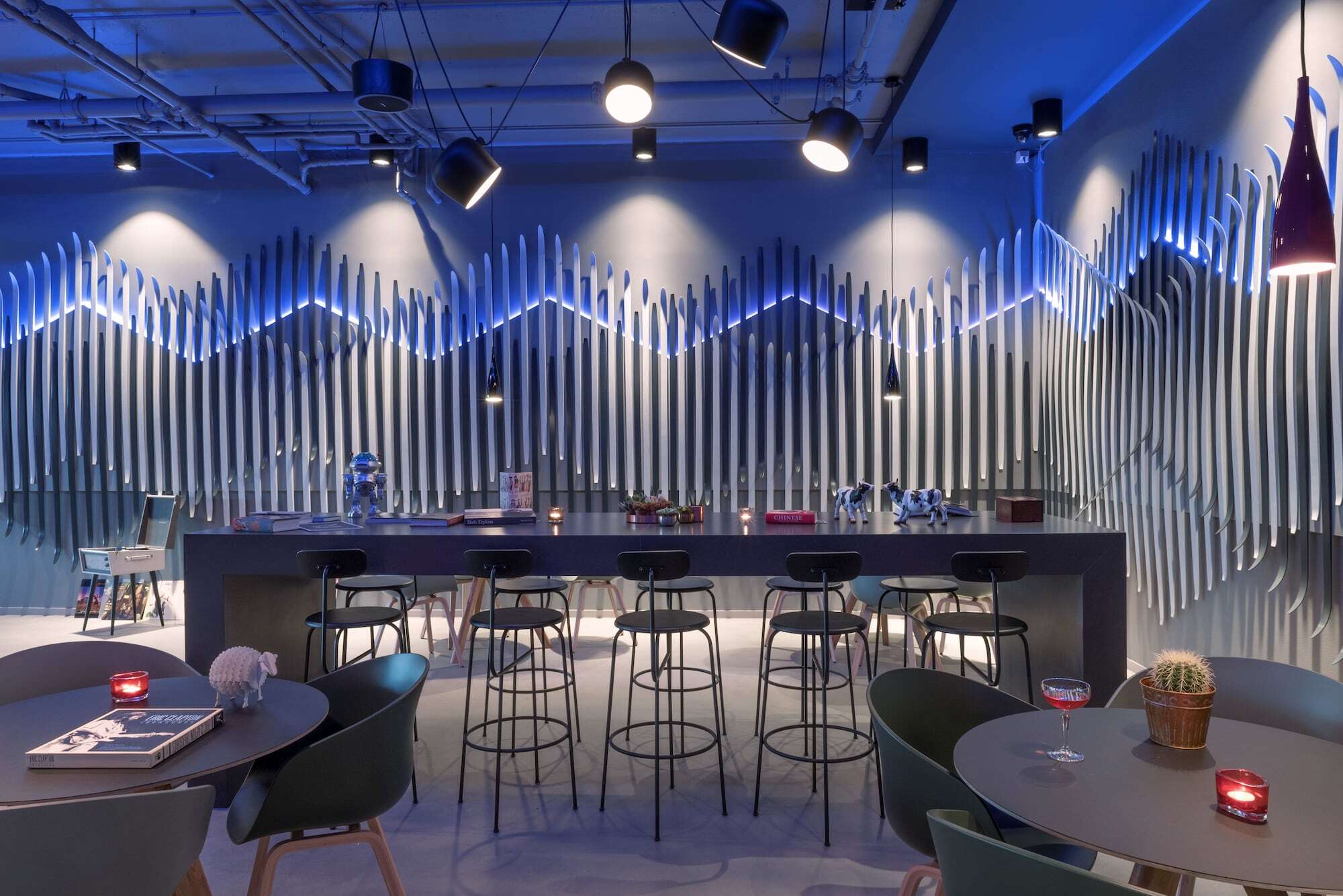 Отель Moxy Edinburgh Airport Инглистон Экстерьер фото